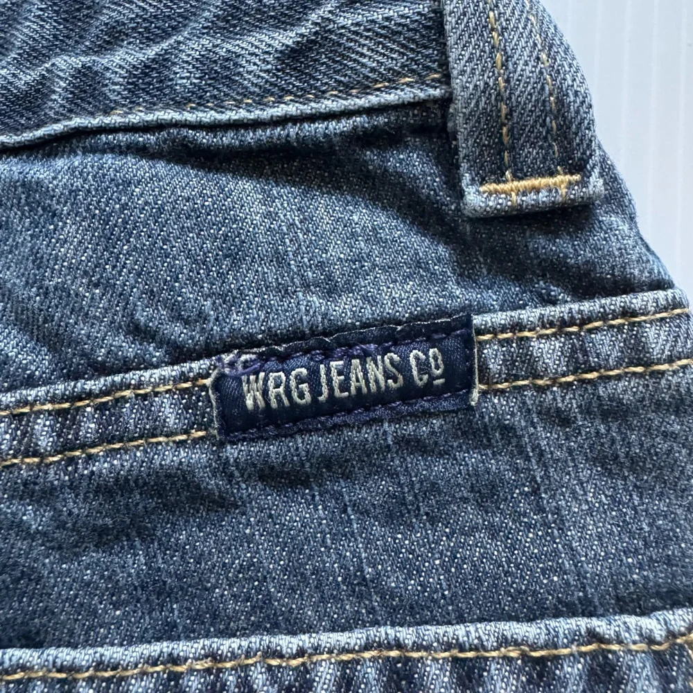 Wrangler 100% cotton, 5 pockets jeans.  Boys size 10 slim